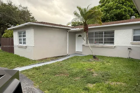 700 SW 5TH CT, Hallandale Beach FL 33009