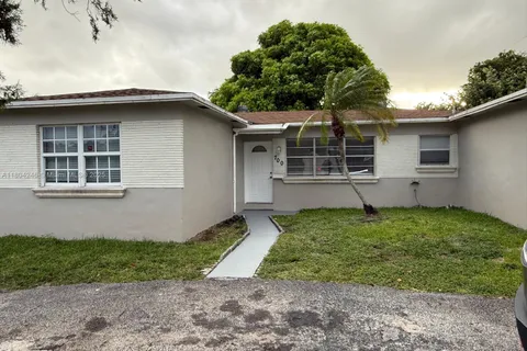 700 SW 5TH CT, Hallandale Beach FL 33009