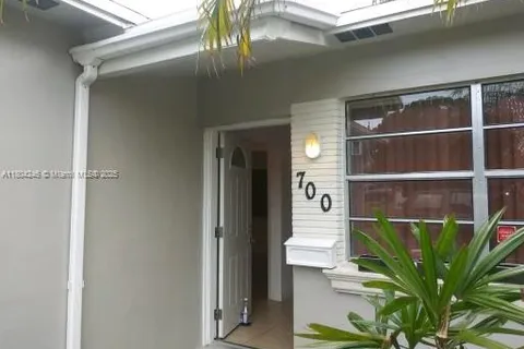700 SW 5TH CT, Hallandale Beach FL 33009