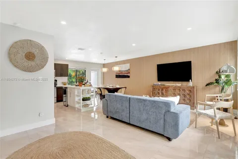1737 NE 7th Ter, Fort Lauderdale FL 33305