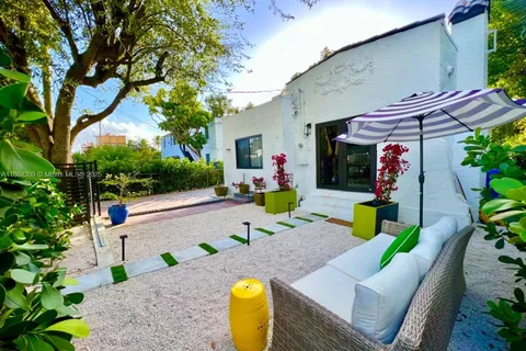 8280 NE 1st Pl, Miami FL 33138