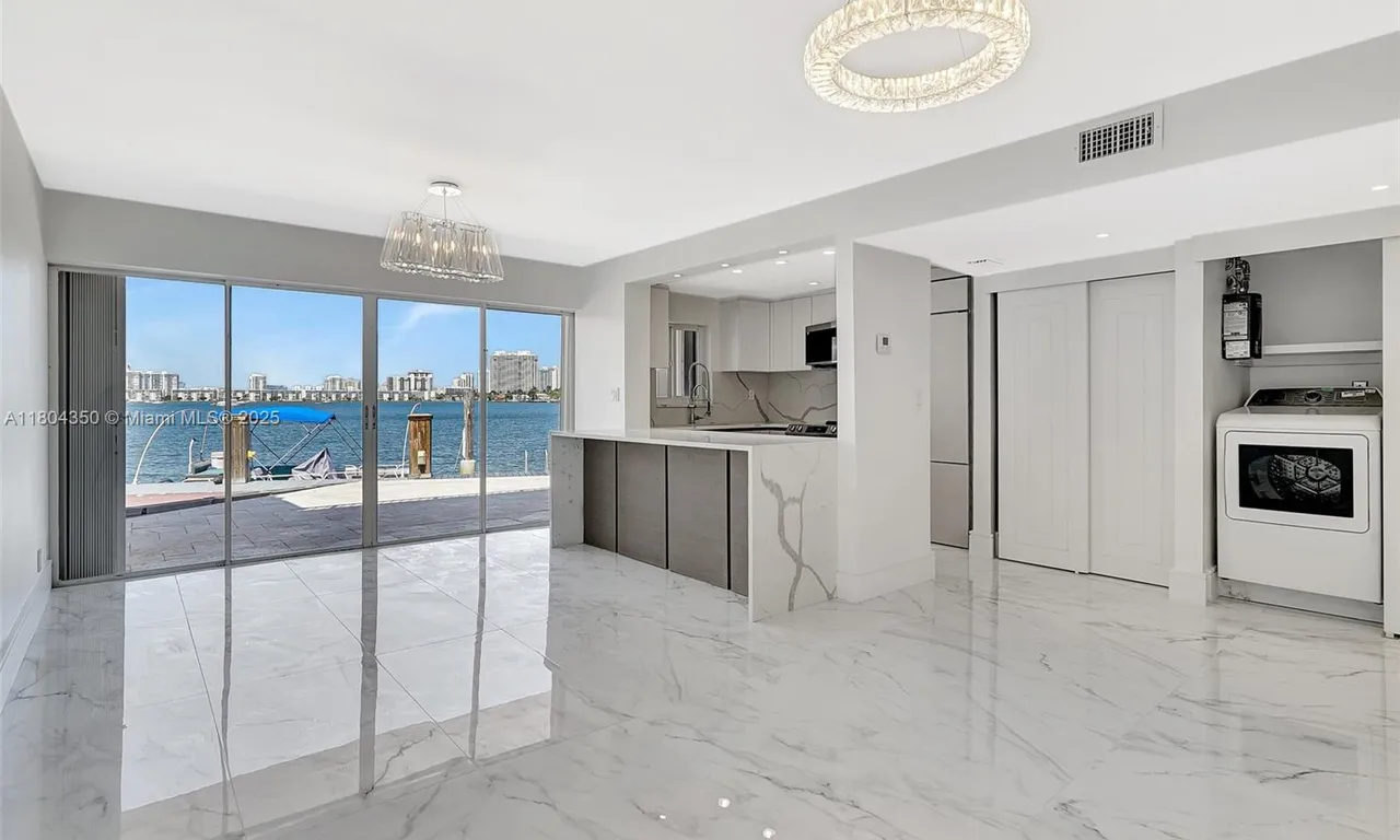 2807 NE 164th St # 2, North Miami Beach FL 33160
