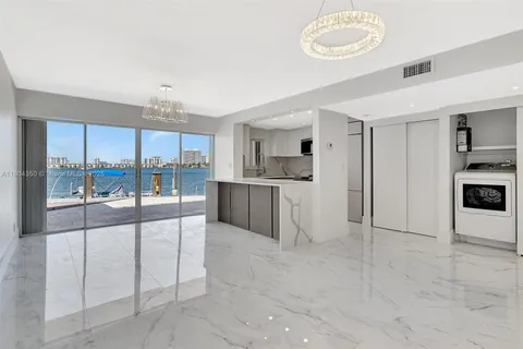 2807 NE 164th St # 2, North Miami Beach FL 33160