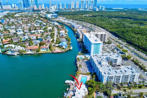 2807 NE 164th St # 2, North Miami Beach FL 33160