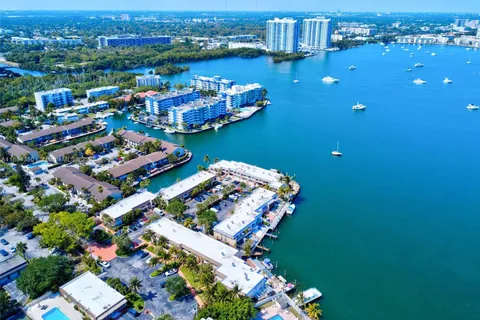 2807 NE 164th St # 2, North Miami Beach FL 33160