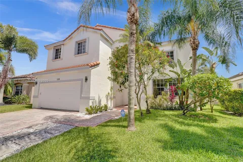 1104 Cedar Falls Dr, Weston FL 33327