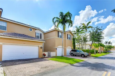 5549 NW 113th Ct, Doral FL 33178