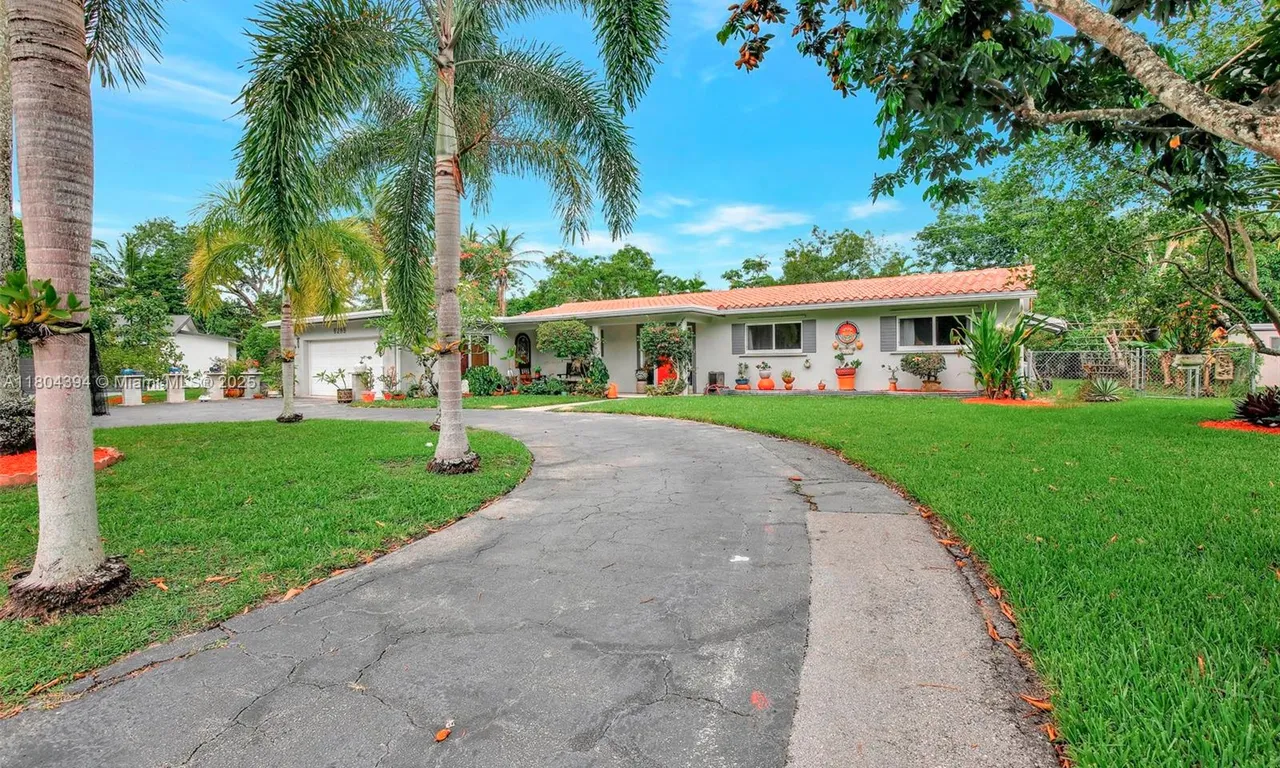 6285 Pine Ter, Plantation FL 33317