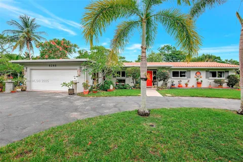 6285 Pine Ter, Plantation FL 33317