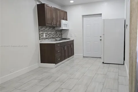 1230 NW 70 st # 1230, Miami FL 33147