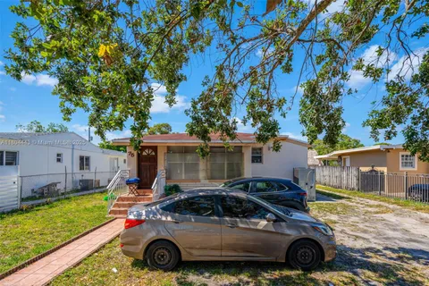 75 E 41st St, Hialeah FL 33013