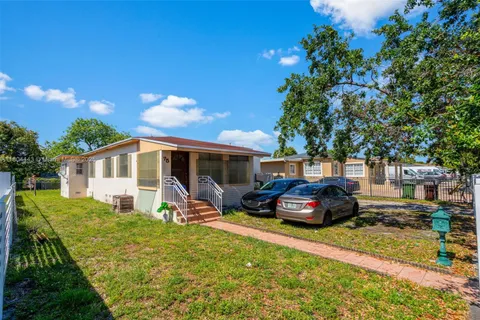 75 E 41st St, Hialeah FL 33013