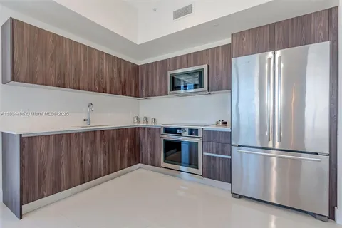 2960 NE 207th St # 909, Aventura FL 33180