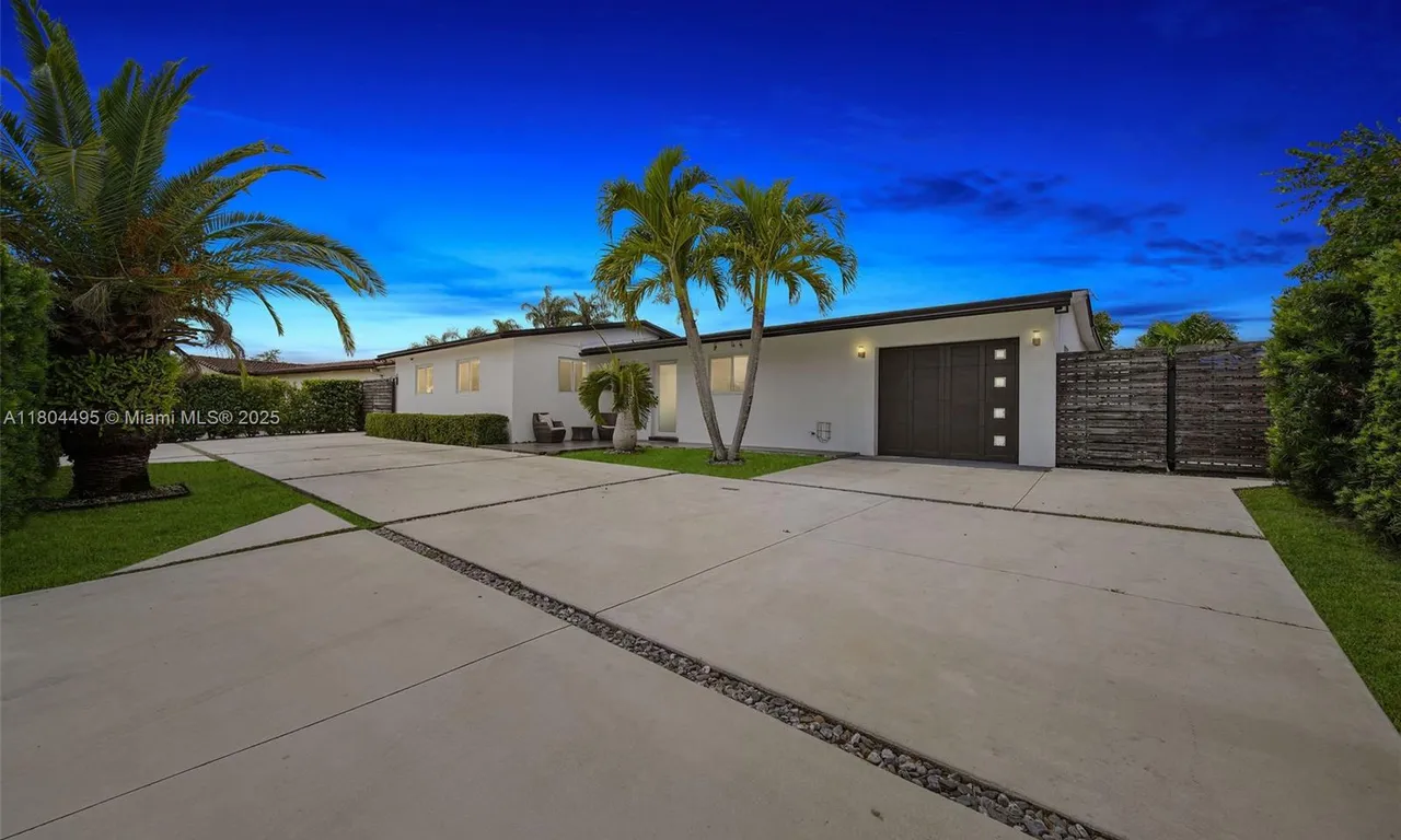 17930 NW 85th Ave, Hialeah FL 33015