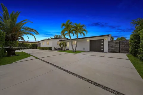 17930 NW 85th Ave, Hialeah FL 33015