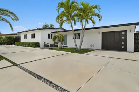 17930 NW 85th Ave, Hialeah FL 33015