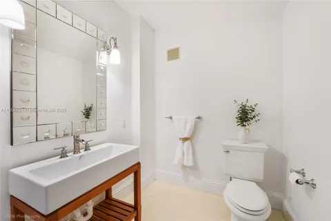 5860 La Gorce Dr, Miami Beach FL 33140