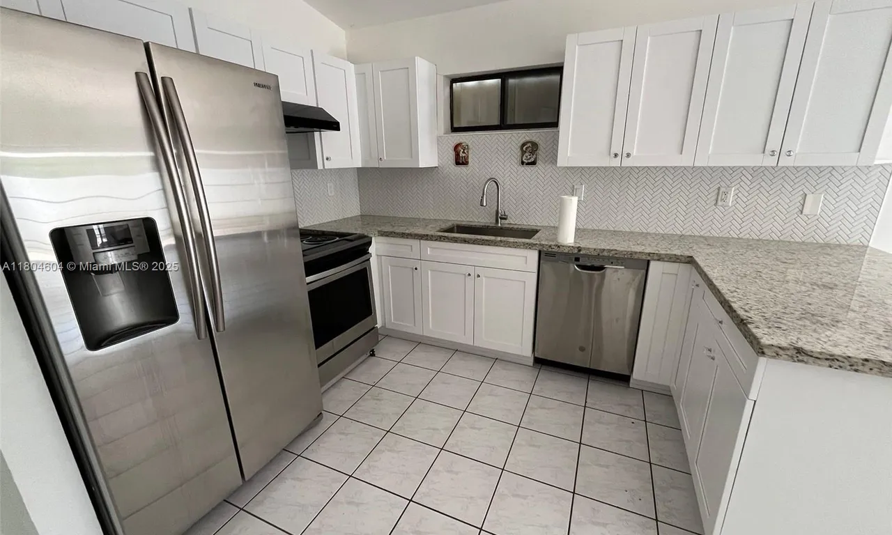 2749 W 72nd St, Hialeah FL 33016