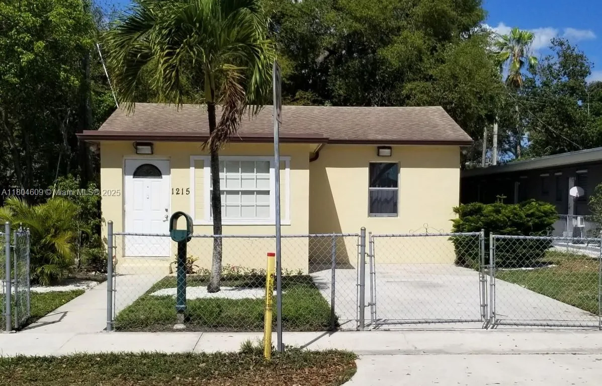 1215 NE 127th St, North Miami FL 33161