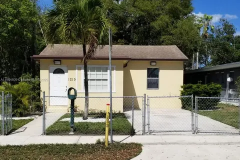 1215 NE 127th St, North Miami FL 33161