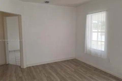 1215 NE 127th St, North Miami FL 33161