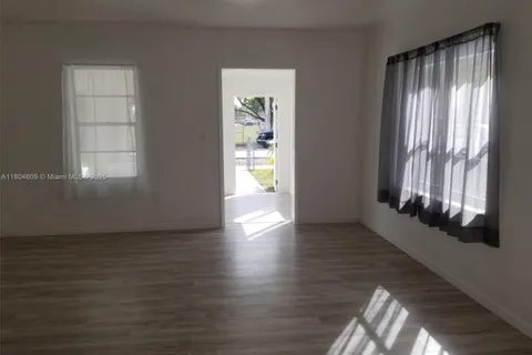 1215 NE 127th St, North Miami FL 33161