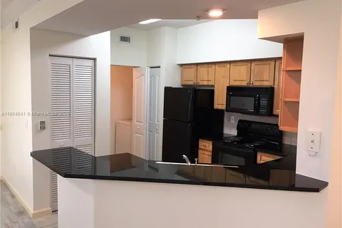 2014 Alta Meadows Ln # 311, Delray Beach FL 33444
