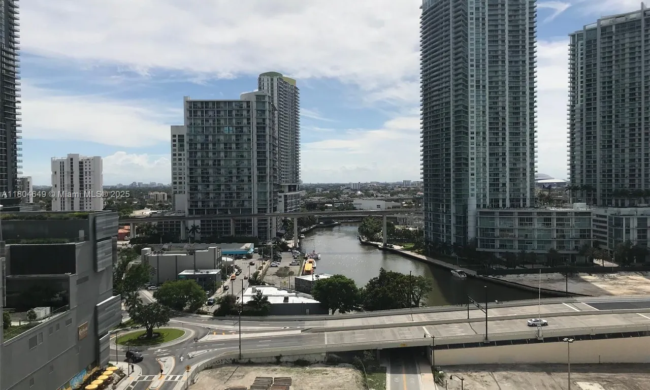 31 SE 6th St # 1702, Miami FL 33131