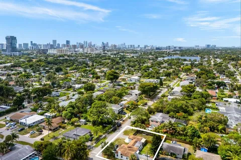 504 SW 5th Ave, Hallandale Beach FL 33009
