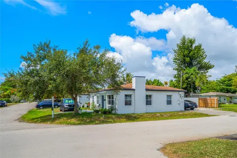 504 SW 5th Ave, Hallandale Beach FL 33009