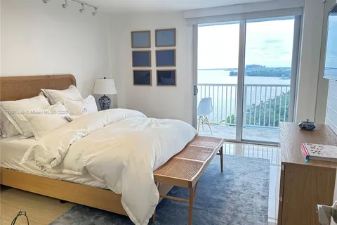 150 SE 25 RD # 14H, Miami FL 33129