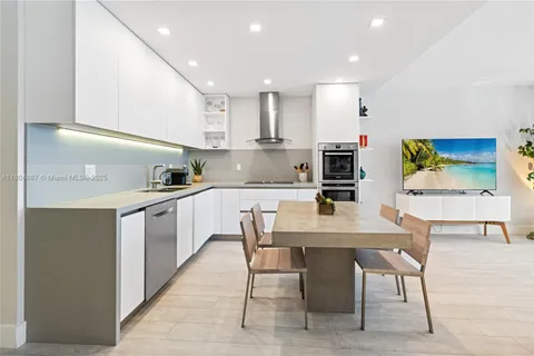2301 Collins Ave # 403, Miami Beach FL 33139