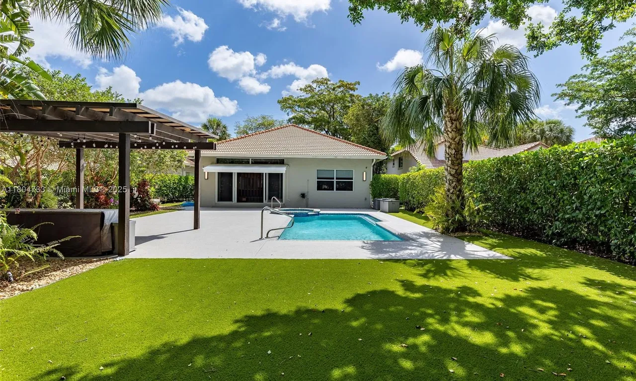 603 Misty Oaks Ln, Pompano Beach FL 33069