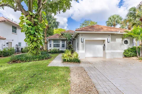 603 Misty Oaks Ln, Pompano Beach FL 33069