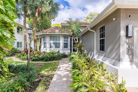 603 Misty Oaks Ln, Pompano Beach FL 33069