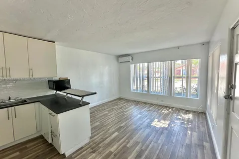 1959 Funston St # B, Hollywood FL 33020