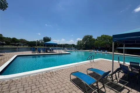 3660 Inverrary Dr # 2W, Lauderhill FL 33319
