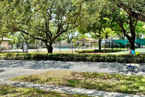 1311 SW 85th Ave, Pembroke Pines FL 33025