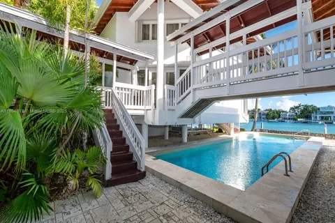 655 N Mashta Dr, Key Biscayne FL 33149