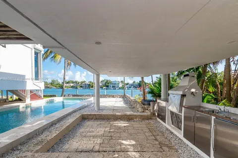 655 N Mashta Dr, Key Biscayne FL 33149