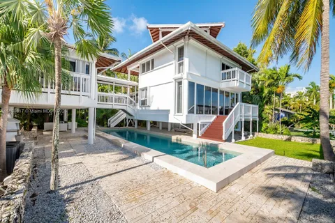 655 N Mashta Dr, Key Biscayne FL 33149