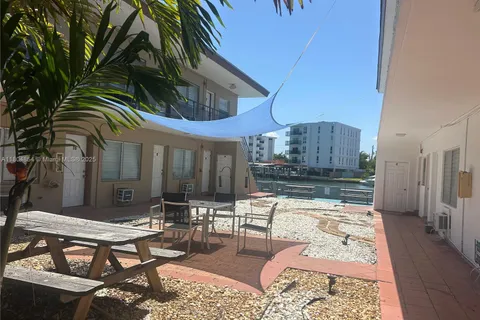 8210 Byron Ave # 25, Miami Beach FL 33141