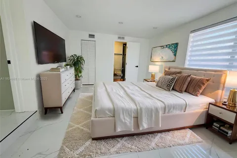 1440 N 71st Ave # 1, Hollywood FL 33024