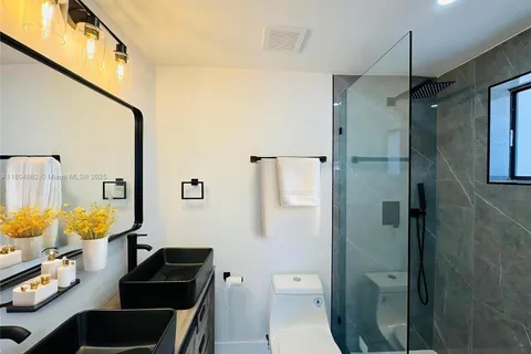 1440 N 71st Ave # 1, Hollywood FL 33024