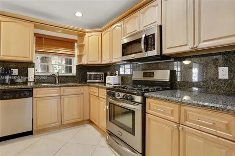 13833 NW 22nd St, Sunrise FL 33323
