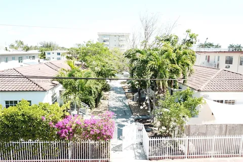 8335 Crespi Blvd # 3, Miami Beach FL 33141