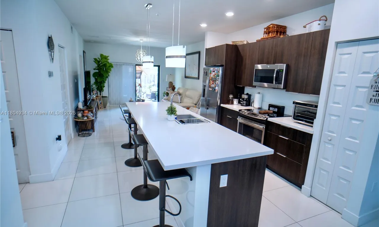 7805 NW 104th Ave, Doral FL 33178
