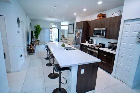 7805 NW 104th Ave, Doral FL 33178