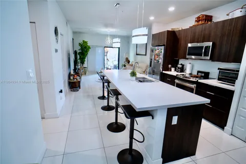 7805 NW 104th Ave, Doral FL 33178
