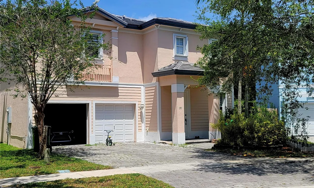 285 NE 32nd Ter, Homestead FL 33033